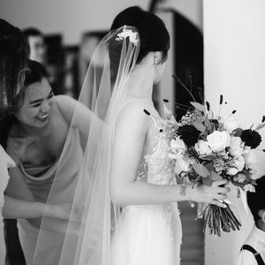 Fingertip length veil